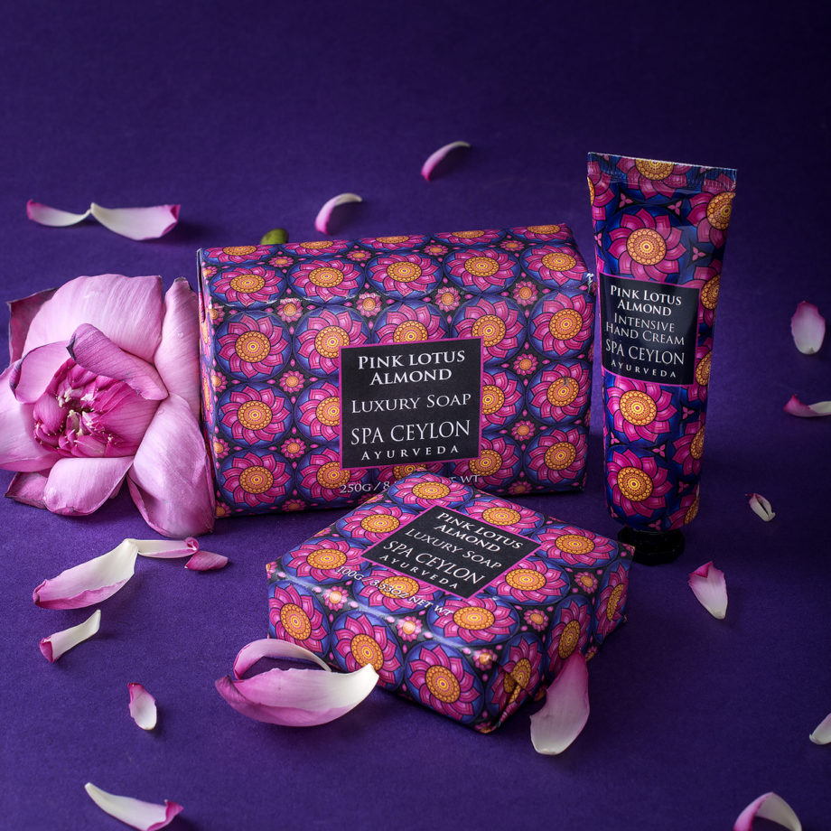 PINK LOTUS & ALMOND – prabangus augalinis muilas, 100 g - Image 2
